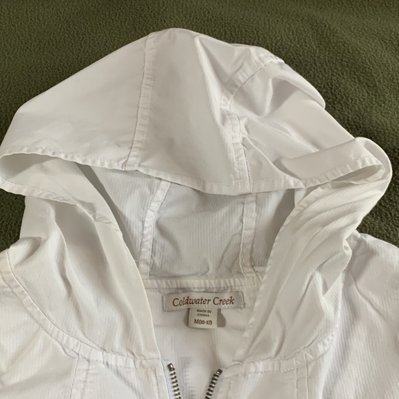 Coldwater Creek white, light weight, hooded jacket.  3/4 sleeves.  Size M(10-12) - Picture 4 of 7